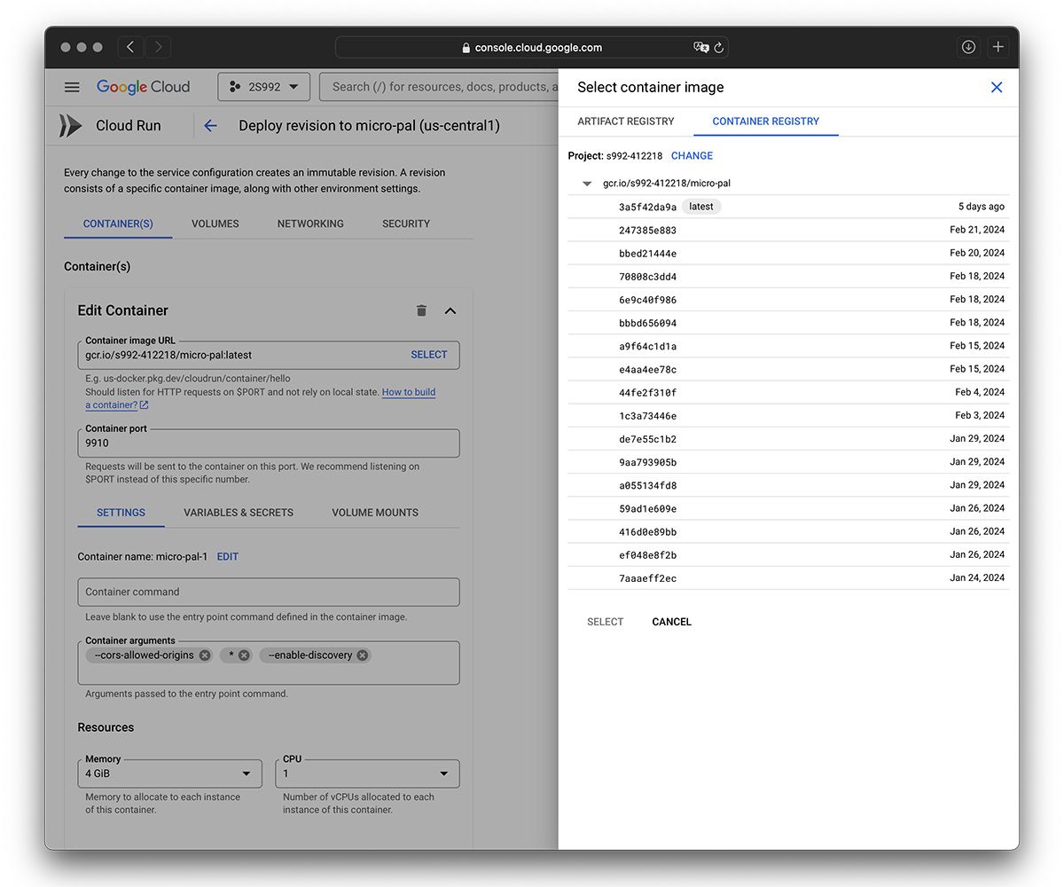 Captura de pantalla que muestra una lista de nombres de archivos de imágenes actualizados y configuración para el contenedor con campos para la URL de la imagen, el puerto del contenedor, argumentos, asignación de memoria y cantidad de CPU asignadas a cada instancia del contenedor.