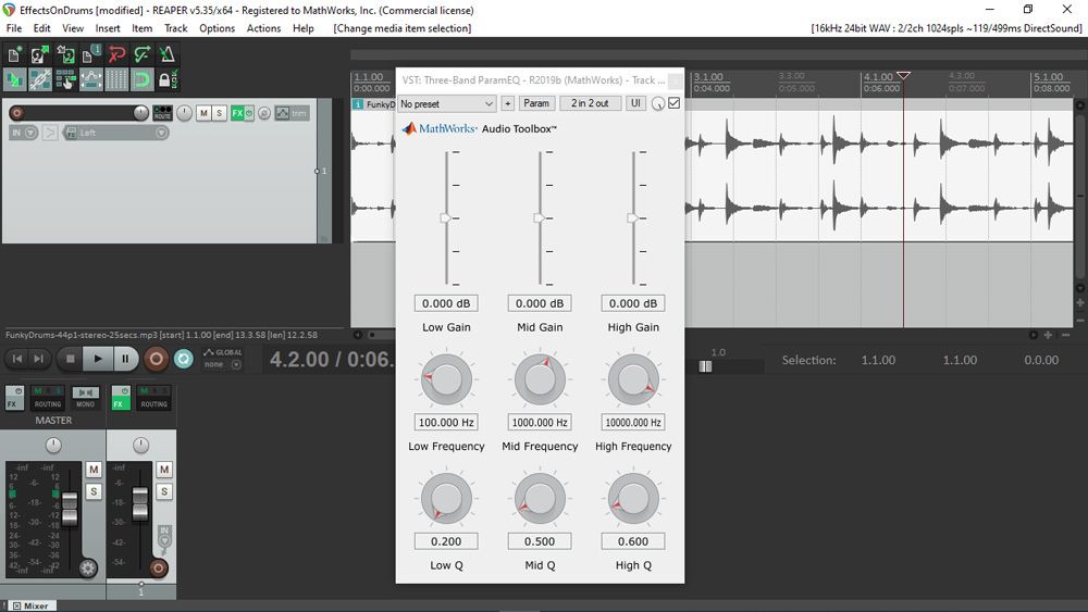 Interfaz gráfica de un complemento binario generado con MATLAB y ejecutado en REAPER. El complemento muestra nueve controles deslizantes y perillas para los nueve parámetros ajustables de un ecualizador paramétrico de tres bandas, con el mismo aspecto y comportamiento que una app de MATLAB diseñada por un usuario.